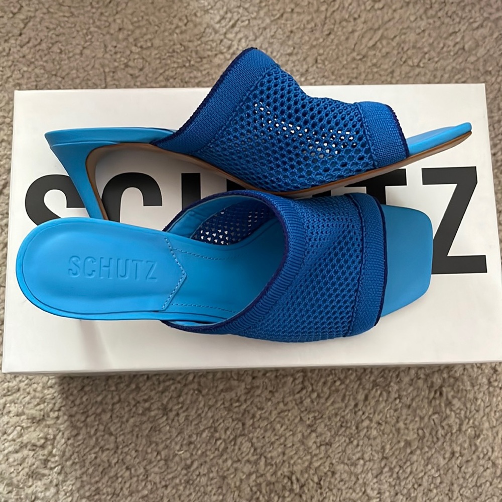 Schutz knit ribana in true blue size 7
